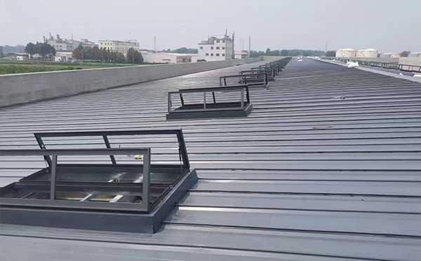 某中学室内体育馆莎车排烟窗改造项目