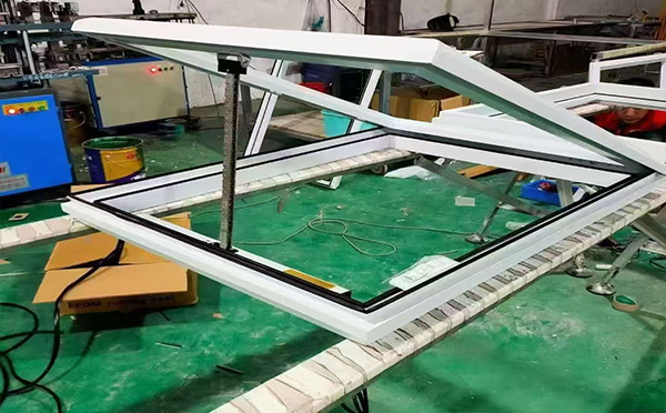 某地下车库出入口莎车排烟窗配置工程