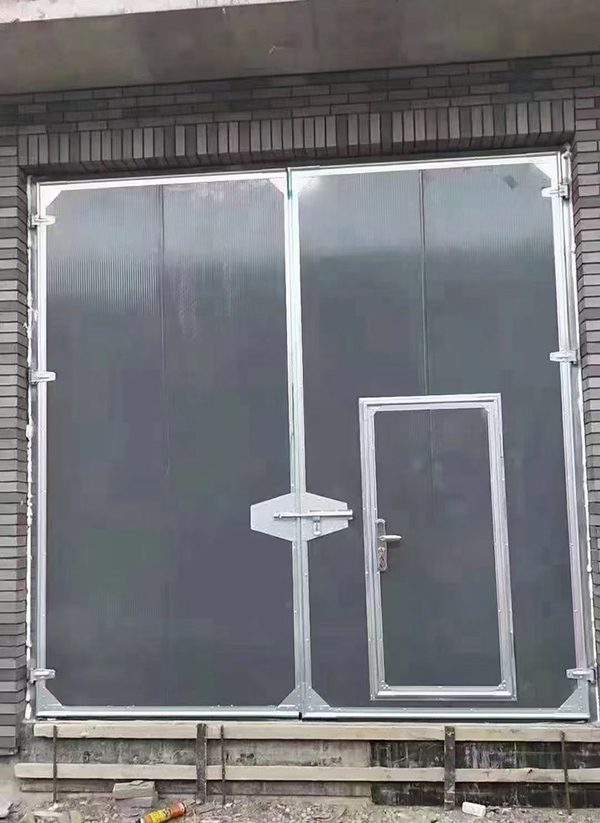 莎车工业平开门在大型设备制造车间的应用实例