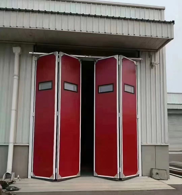 莎车工业折叠门在大型装配车间出入口的应用实例